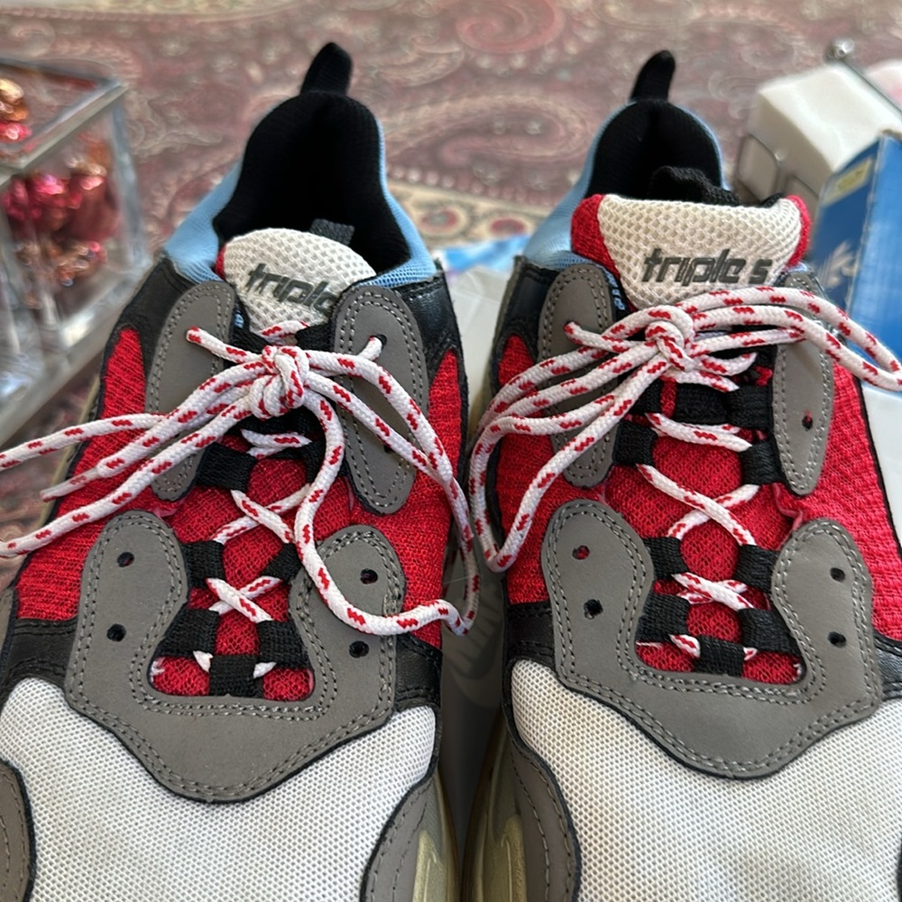 Designer shoes - Picture 2 of 3